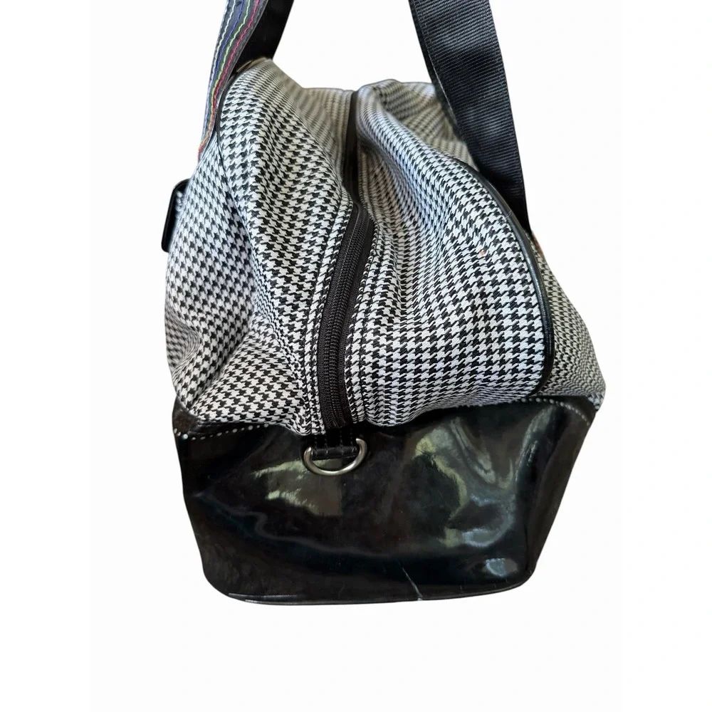 Nike Herringbone Duffel Bag Gym Carryon Overnight Black White Travel Purse Wrist